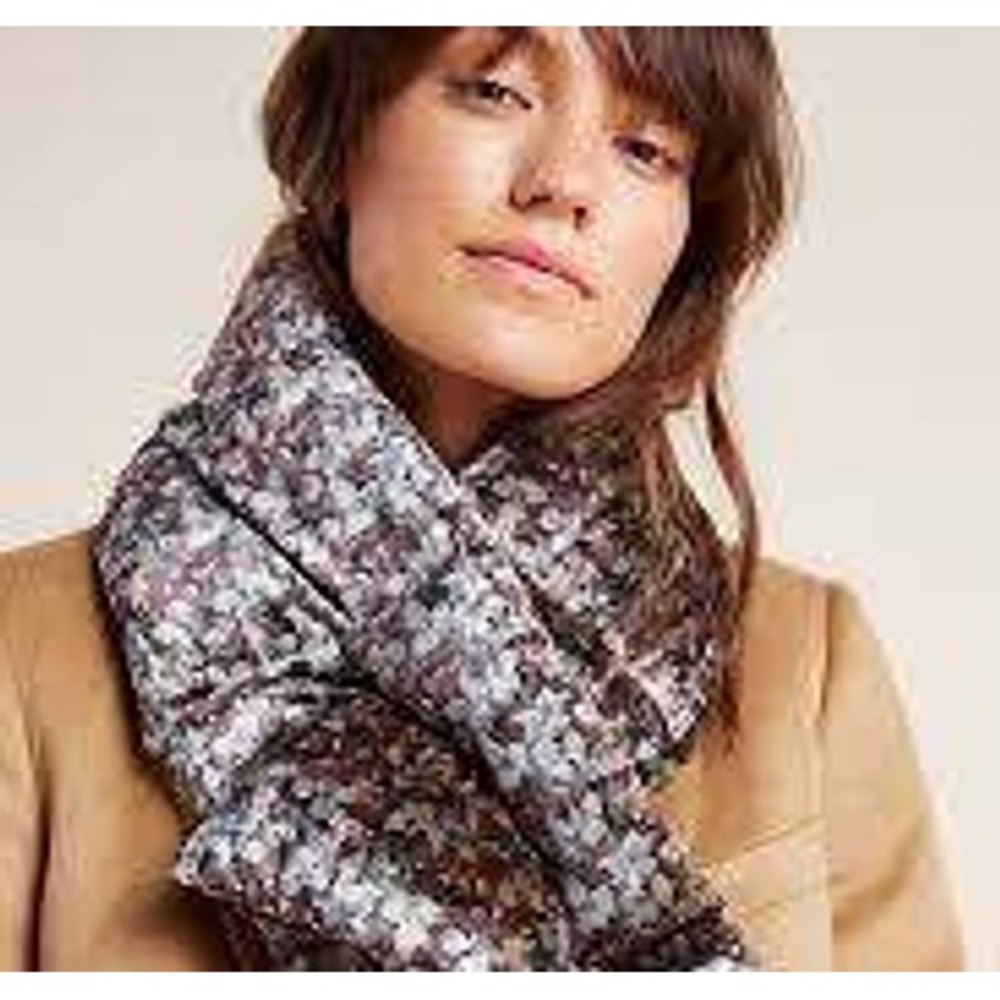 Anthropologie Garnet Puffer Floral Velvet Neck Scarf Wrap Purple Mauve Botanical